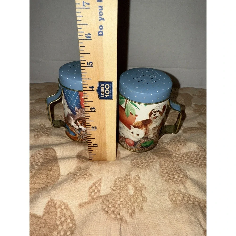 J.S.N.Y Best Friends Salt and Pepper Shaker Set, Cats and Dogs